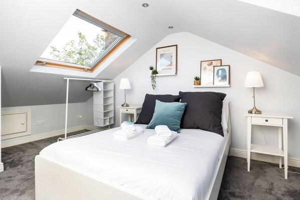 3 bedrooms, iron/ironing board, free WiFi, bed sheets