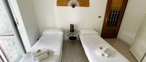3 bedrooms, travel crib