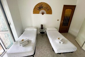 3 bedrooms, travel cot