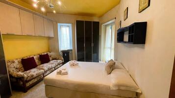 3 Schlafzimmer, Reisekinderbett