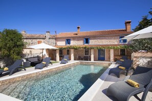 Piscine extérieure