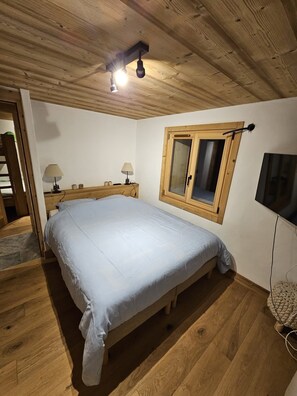 4 quartos, ferros/tábuas de passar roupa, Wi-Fi, roupa de cama