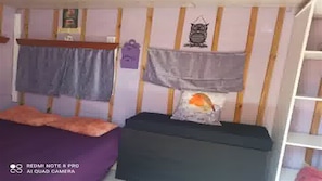 3 chambres, fer et planche Ă repasser