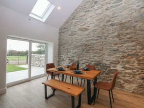 Dining - Beudy Tanrallt (Holyhead)