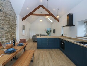 Dining - Beudy Tanrallt (Holyhead)