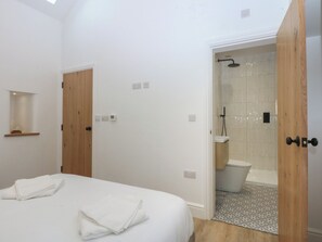 3 bedrooms, individually decorated, individually furnished, free WiFi - Beudy Tanrallt (Holyhead)