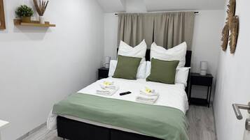 Iron/ironing board, WiFi, bed sheets