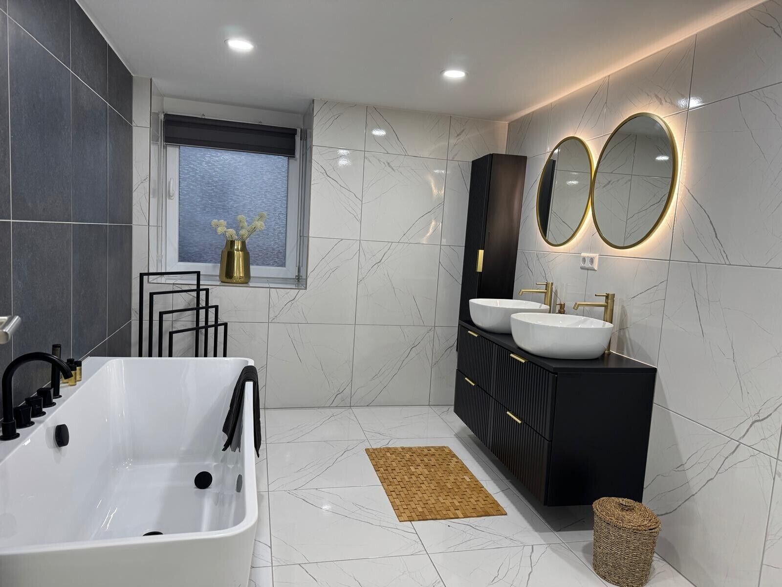 Dusche, Haartrockner, Handtücher