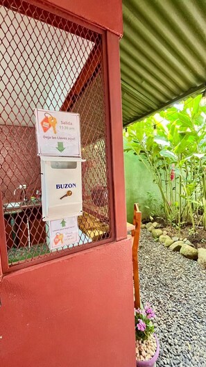 Quarto, vários quartos, para fumantes, vista para o jardim | Área da propriedade