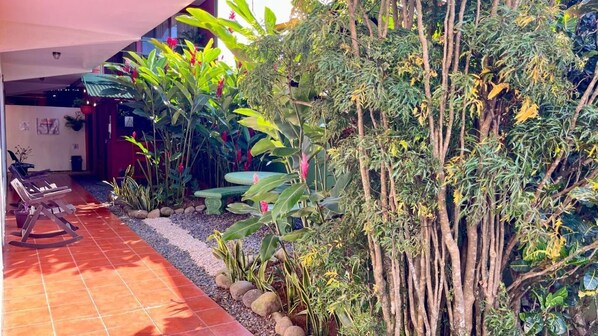 Habitación, varias habitaciones, para fumadores, vista al jardín | Jardín