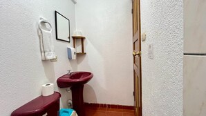 Room, Multiple Bedrooms, Smoking, Garden View | Bathroom - Room-hostal Nuevo Arenal Central Locat (Arenal)