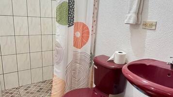 Room, Multiple Bedrooms, Smoking, Garden View | Bathroom