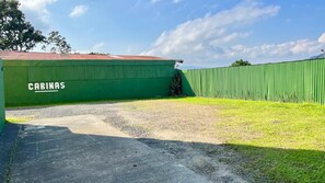 Habitación, varias habitaciones, para fumadores, vista al jardín | Áreas de la propiedad