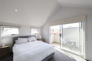 3 habitaciones, escritorio, tabla de planchar con plancha y wifi 