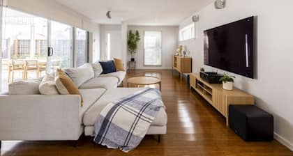 Modern 3BR Executive Townhouse in CBD, Mibnb