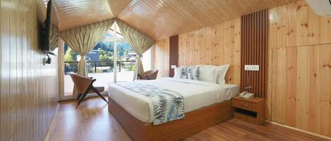 SKYVIEW ATTIC WITH BALCONY | Bettwäsche aus ägyptischer Baumwolle, hochwertige Bettwaren, Minibar