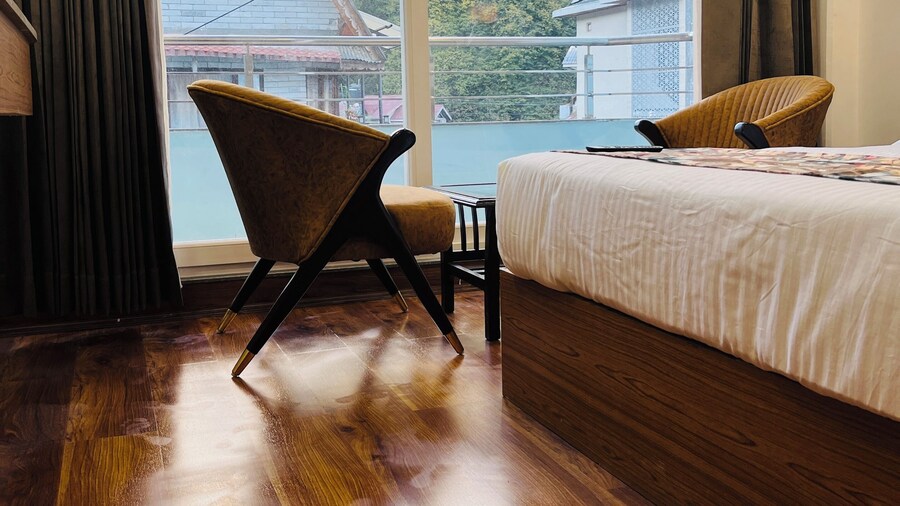 Hotel Skyline, Manali - Walking to Mall Road, Centrally Heated