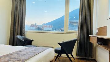 Egyptiske bomuldslagner, premium-sengetøj, minibar, skrivebord