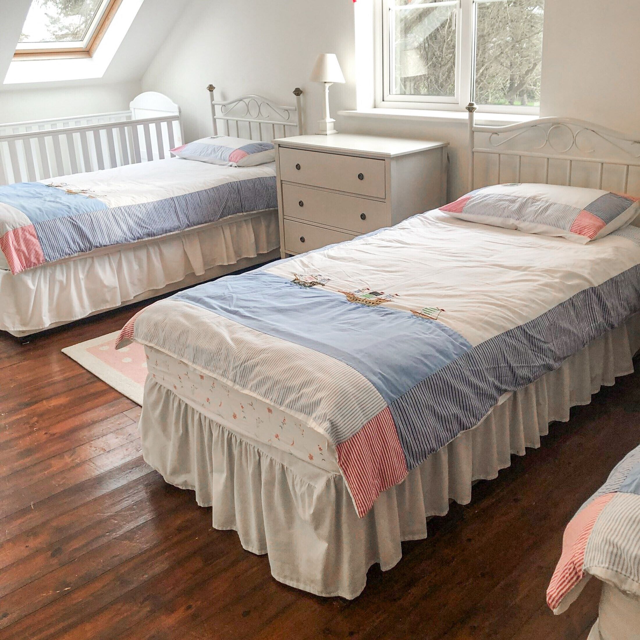 4 bedrooms, iron/ironing board, free WiFi, bed sheets