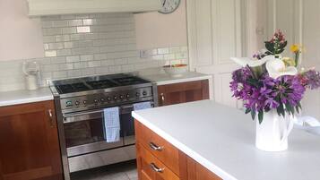 Réfrigérateur, micro-ondes, four, lave-vaisselle