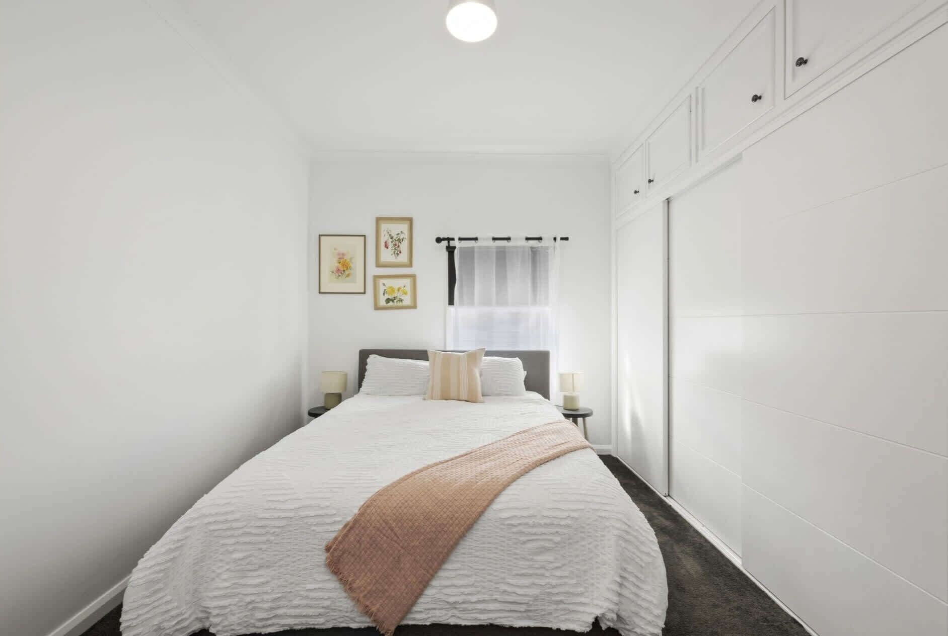 3 عدّة غرف نوم ومكواة/لوح كي وواي فاي وملاءات أسرّة