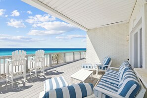 Property grounds - Newly Renovated! It's Abut Time-10 Bdrm, Gulf Front, Private Pool, Bch Chairs (Miramar Beach)