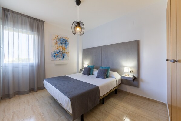 2 chambres, fer et planche à repasser, accès au Wi-Fi (inclus)
