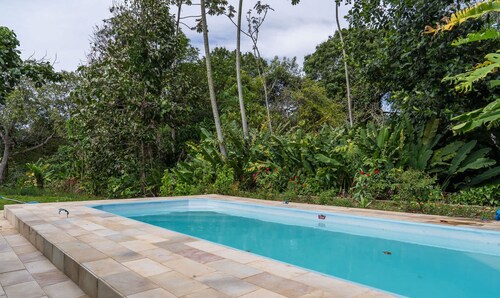 Kitnet em Aldeia Velha com piscina e churrasqueira