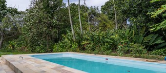 Kitnet em Aldeia Velha com piscina e churrasqueira