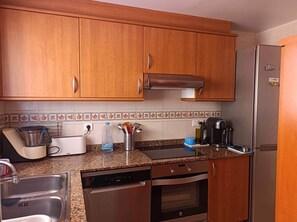 Mikrowelle, Ofen, Herdplatte, Geschirrspüler