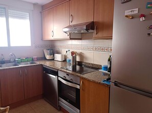 Mikrowelle, Ofen, Herdplatte, Geschirrspüler