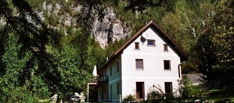 Tour of the Pfeiferhaus https://cdn10.3dswissmedia.com/360/hauspfeifer/