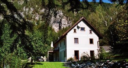 Tour of the Pfeiferhaus https://cdn10.3dswissmedia.com/360/hauspfeifer/