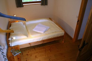 Iron/ironing board, Internet, bed sheets