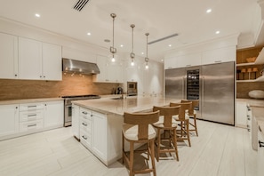 Villa | 6 bedrooms, Internet