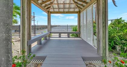 Palm Terrace Waterfront Htd Pool Hot Tub Tennis