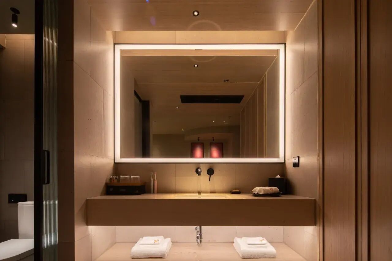 Habitació bàsica, vistes a la ciutat | Bany | Articles de tocador gratuïts, assecador de cabells i sabatilles 