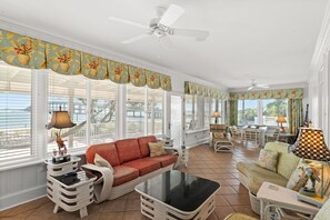 Älytelevisio, kirjoja