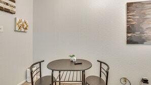 Interior - Walk to Lower Greenville: Couples & Work Retreat (Dallas)