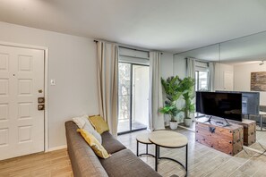 Interior - Walk to Lower Greenville: Couples & Work Retreat (Dallas)