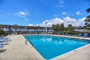 Interior - 1 Mi to Cherry Grove Beach: Quiet Escape w/ Deck (North Myrtle Beach)