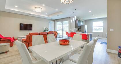 Game Tables & Screened Patio: Spacious Naples Home