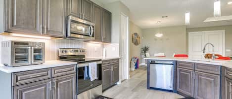 House (3 Bedrooms) | Interior