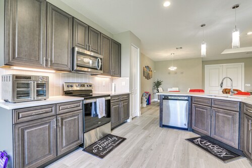 Game Tables & Screened Patio: Spacious Naples Home