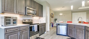 Game Tables & Screened Patio: Spacious Naples Home