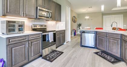 Game Tables & Screened Patio: Spacious Naples Home