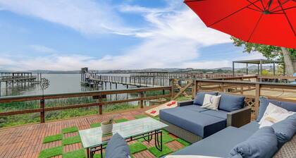 Waterfront Clear Lake Home w/ Game Room & Deck!