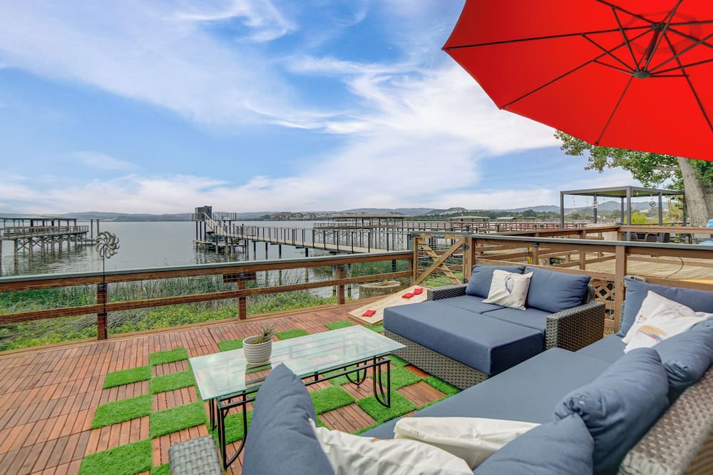 Waterfront Clear Lake Home w/ Game Room & Deck! - Stonyford, CA