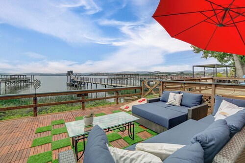 Waterfront Clear Lake Home w/ Game Room & Deck!