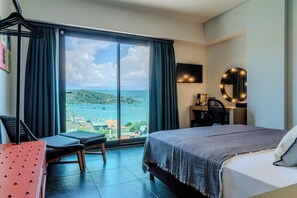 Habitació doble Deluxe, vistes al mar | Llençols de cotó egipci, roba de llit d'alta qualitat i minibar gratuït 